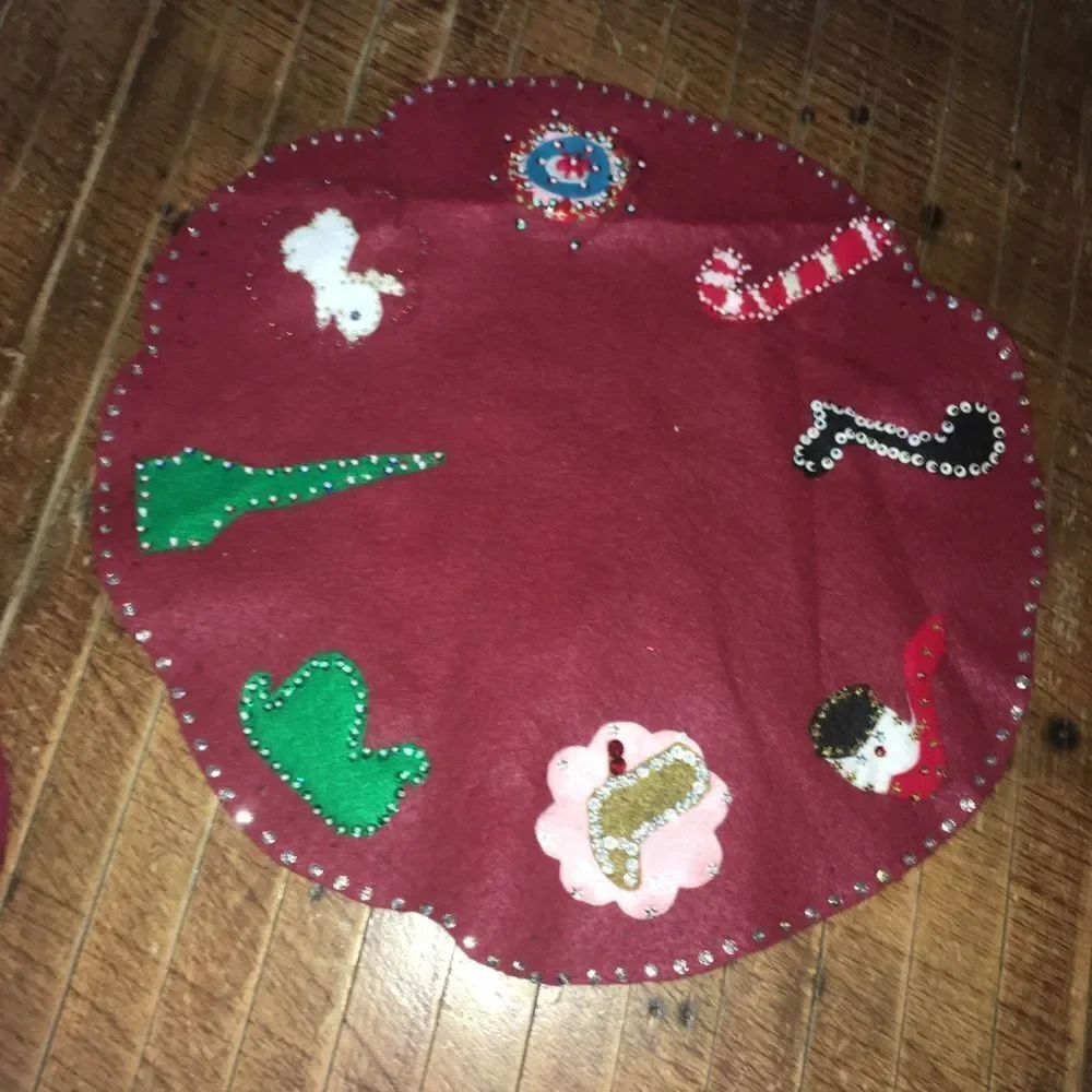Vintage Christmas felt appliqué tabletop decoration